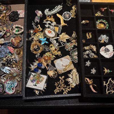 Sale Photo Thumbnail #147: Jewelry 
