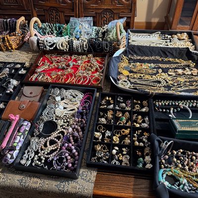 Sale Photo Thumbnail #150: Jewelry 
