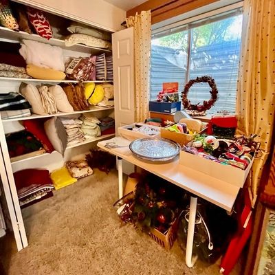 Sale Photo Thumbnail #14: Assorted household linens, decorative pillows, and holiday decor 