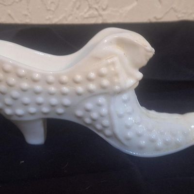Fenton White Milk Glass Hobnail Cat Head Shoe Figurine