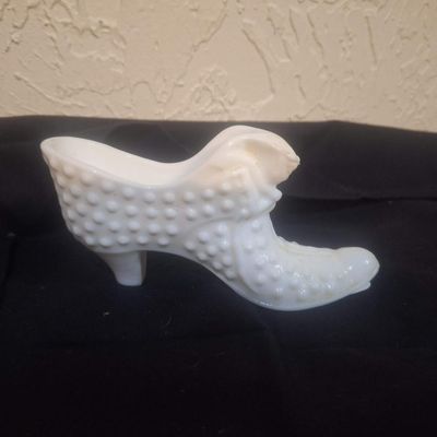 Fenton White Milk Glass Hobnail Cat Head Shoe Figurine