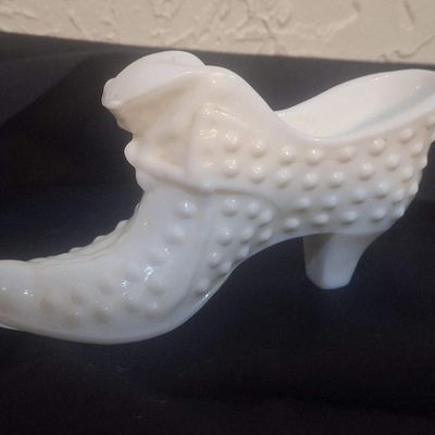 Fenton White Milk Glass Hobnail Cat Head Shoe Figurine