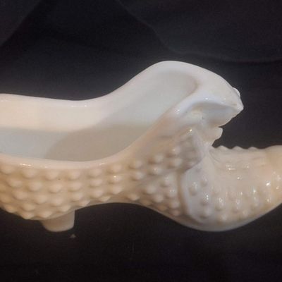 Fenton White Milk Glass Hobnail Cat Head Shoe Figurine