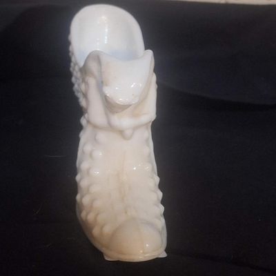 Fenton White Milk Glass Hobnail Cat Head Shoe Figurine