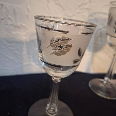 Vintage Libbey Silver Leaf Frosted Stemware Glasses - Set of 2