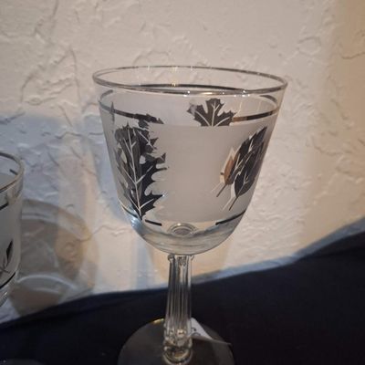 Vintage Libbey Silver Leaf Frosted Stemware Glasses - Set of 2
