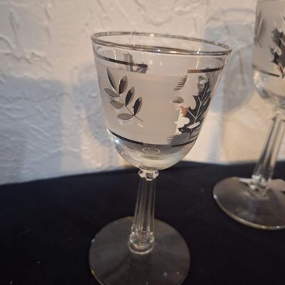 Vintage Libbey Silver Leaf Frosted Stemware Glasses - Set of 2