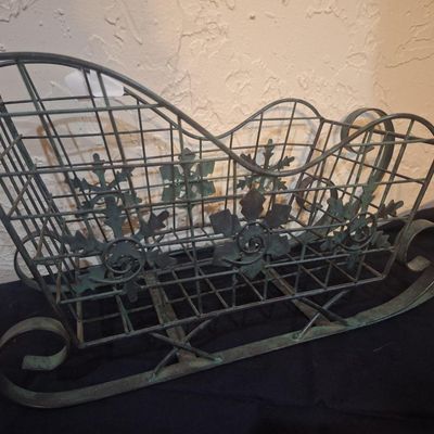 Vintage Metal Wire Christmas Sleigh Decoration with Snowflake Accents