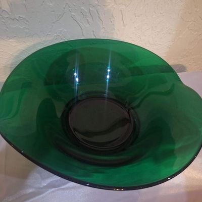 Vintage Forest Green Art Glass Ruffled Bowl