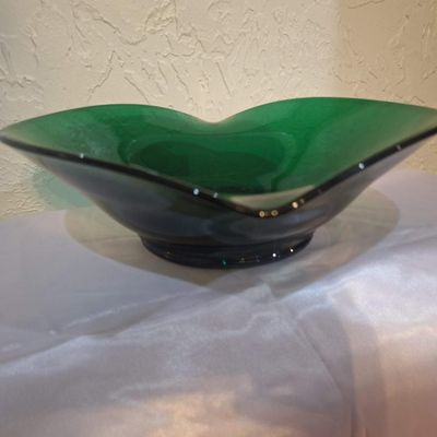 Vintage Forest Green Art Glass Ruffled Bowl