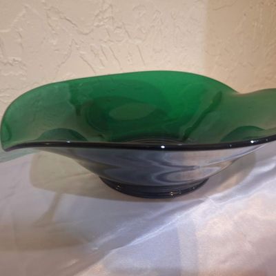 Vintage Forest Green Art Glass Ruffled Bowl