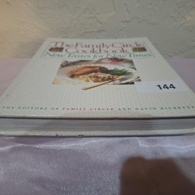 The Family Circle Cookbook: New Tastes for New Times