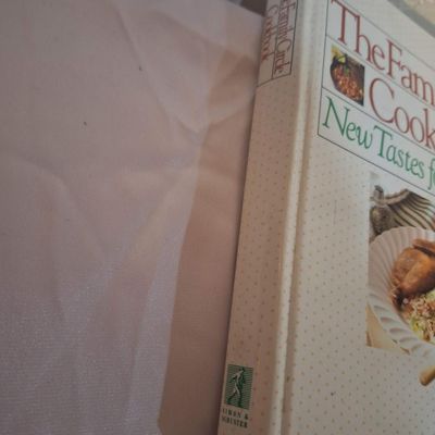 The Family Circle Cookbook: New Tastes for New Times