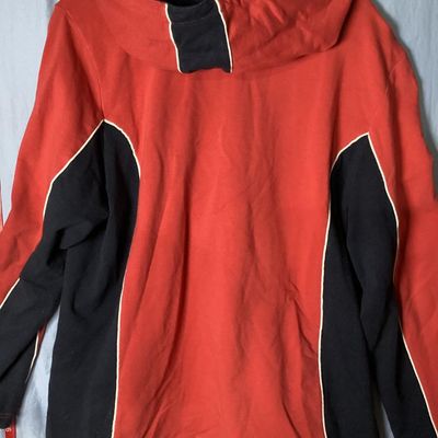 Sale Photo Thumbnail #122: Liz Claiborne Liz & Co. long sleeve quarter-zip hooded pullover sweatshirt in red and navy blue with white piping details. Features a drawstring hood with mesh lining and an adjustable cinch hem. Size XL (US/MEX/CA). Measures approximately 28.5 inches in 