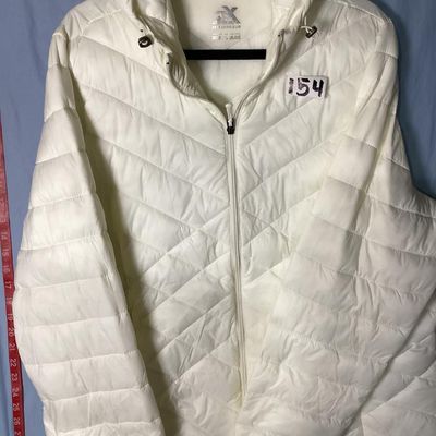 Sale Photo Thumbnail #158: White quilted hooded puffer jacket by ZeroXposur in size XXL/XXG. Features a full zip front, attached hood with drawstrings, side zip pockets, and interior slip pockets. Measures approximately 26 inches in length. In good pre-owned condition with no major