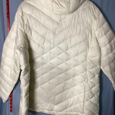 Sale Photo Thumbnail #162: White quilted hooded puffer jacket by ZeroXposur in size XXL/XXG. Features a full zip front, attached hood with drawstrings, side zip pockets, and interior slip pockets. Measures approximately 26 inches in length. In good pre-owned condition with no major