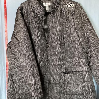 Sale Photo Thumbnail #177: Women's Denim & Co. (d&co.) quilted zip-front jacket in a black and off-white/gray textured print fabric. Features a stand-up collar, front pockets, full front zip closure, and a silky interior lining. Size 1X. Measures approximately 29-30 inches in lengt