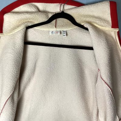 Sale Photo Thumbnail #189: Red hooded fleece jacket by Denim & Co. (d & co.), featuring a soft cream-colored sherpa/fleece lining, full zip closure, front side pockets, and an attached hood. 

- Brand: Denim & Co.
- Size: US 1X (UK 2XL, DE XL, IT 2XL, FR XXL)
- Color: Red with Off-