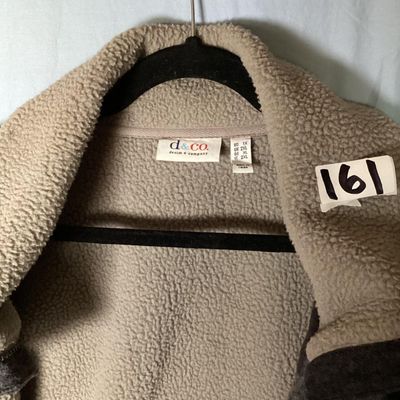 Sale Photo Thumbnail #208: Women's Denim & Co. (d&co) zip-front fleece jacket featuring a grey and dark charcoal plaid pattern with a soft beige sherpa fleece interior and collar. Includes side pockets and full zipper closure. Size US 1X.Made in China. In good pre-owned condition w