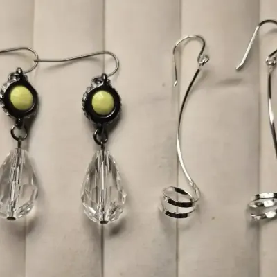 Sale Photo Thumbnail #182: 6 Pairs Of Dangle Pierced Earrings
all unique, pierced backs w/stops
pix detail.....ready to resell !!!!!!!