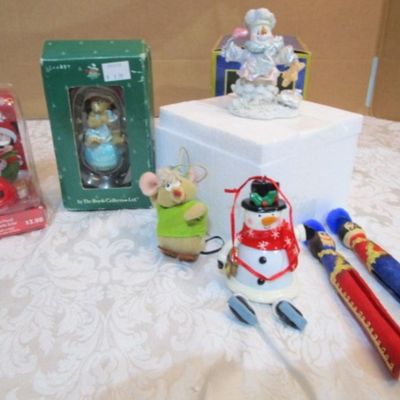 Snowman Collectible, Mickey solar bobblehead, 4 Christmas ornaments