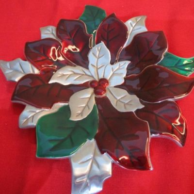 Sale Photo Thumbnail #142: The Poinsettia dish is Home of the Holidays, See pictures