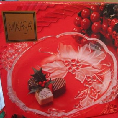 Sale Photo Thumbnail #137: The Poinsettia dish is Home of the Holidays, See pictures
