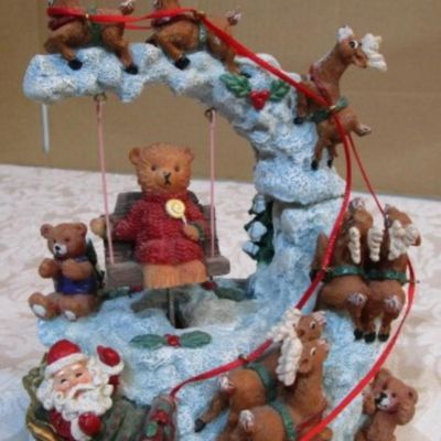 Sale Photo Thumbnail #372: Bear swings, plays "Jingle Bells", see pictures
