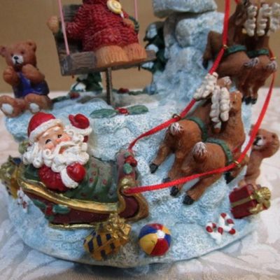 Sale Photo Thumbnail #371: Bear swings, plays "Jingle Bells", see pictures