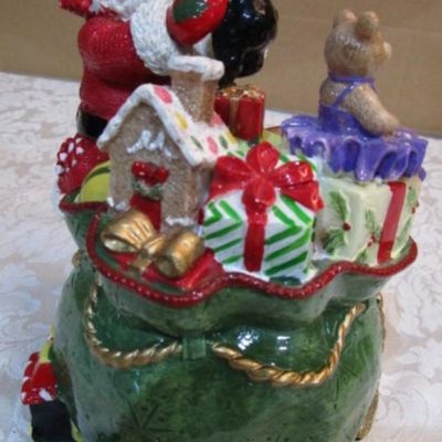 Sale Photo Thumbnail #375: Plays "Here Comes Santa Claus", see pictures