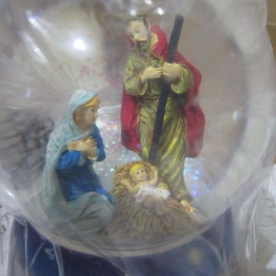 Sale Photo Thumbnail #385: Snow globe plays "Silent Night", mail box is 5-1/4" long x 3-3/4" tall x 3" wide, see pictures