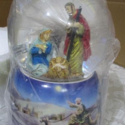 Sale Photo Thumbnail #384: Snow globe plays "Silent Night", mail box is 5-1/4" long x 3-3/4" tall x 3" wide, see pictures