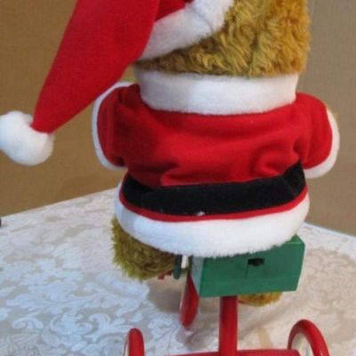 Sale Photo Thumbnail #422: Plays 12 Christmas songs, takes 2 AA batteries not included, does not move, see pictures