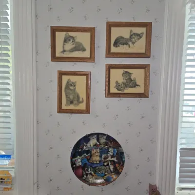 Sale Photo Thumbnail #119: Vintage kitten art collection and decorative plate