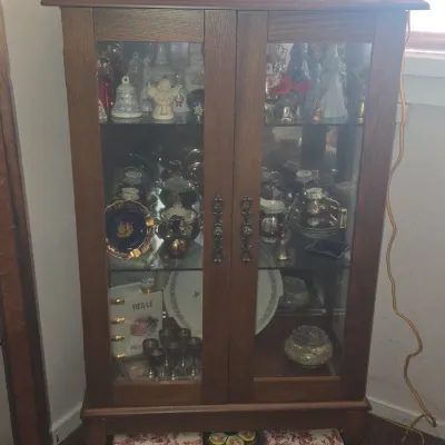 Sale Photo Thumbnail #148: Lighted oak curio cabinet