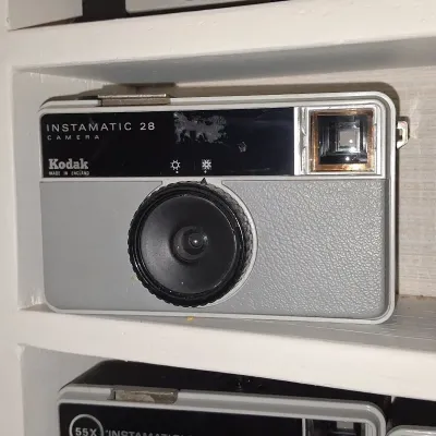 Sale Photo Thumbnail #163: Kodak instamatic camera z