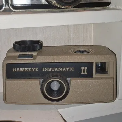 Sale Photo Thumbnail #165: Kodak hawkeye instamatic ii camera