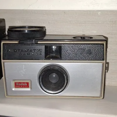 Sale Photo Thumbnail #166: Kodak instamatic camera p