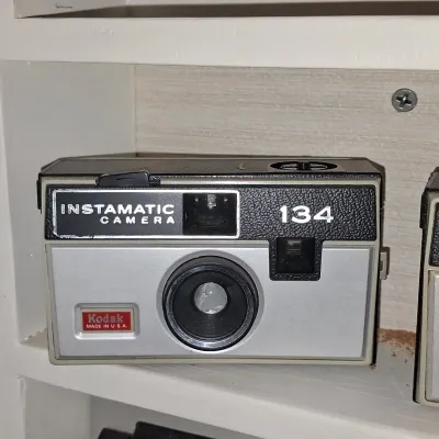 Sale Photo Thumbnail #167: Kodak instamatic camera q
