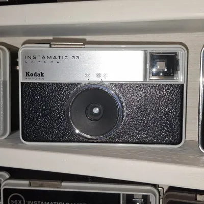 Sale Photo Thumbnail #169: Kodak instamatic camera s
