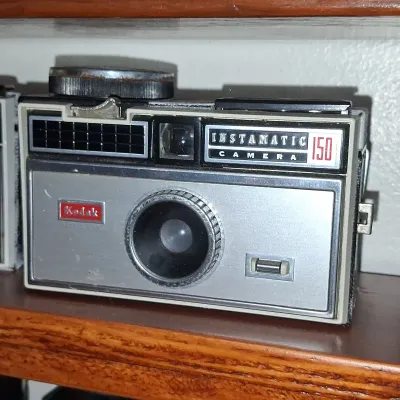 Sale Photo Thumbnail #170: Kodak instamatic camera t