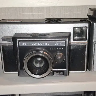 Sale Photo Thumbnail #171: Kodak instamatic camera u