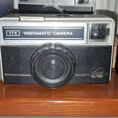 Sale Photo Thumbnail #178: Kodak instamatic x camera g