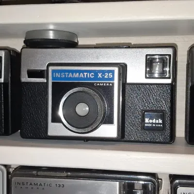 Sale Photo Thumbnail #179: Kodak instamatic x camera g