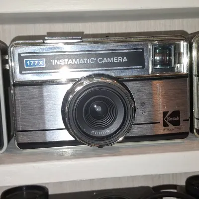 Sale Photo Thumbnail #180: Kodak instamatic x camera h