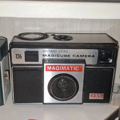 Sale Photo Thumbnail #184: Imperial magimatic x instant load camera