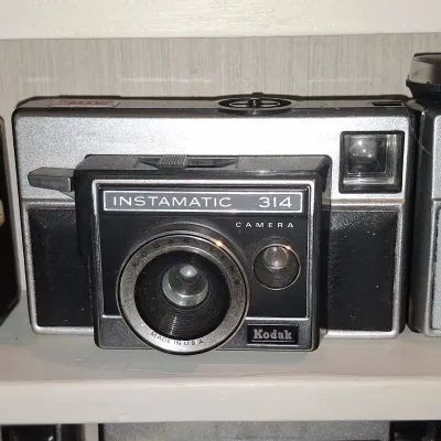 Sale Photo Thumbnail #192: Kodak instamatic camera j