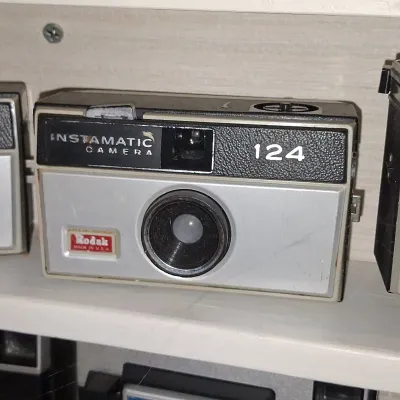 Sale Photo Thumbnail #194: Kodak instamatic camera l