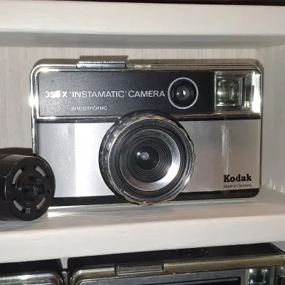 Sale Photo Thumbnail #198: Kodak instamatic x electronic camera