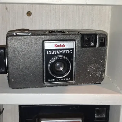 Sale Photo Thumbnail #199: Kodak instamatic s camera b